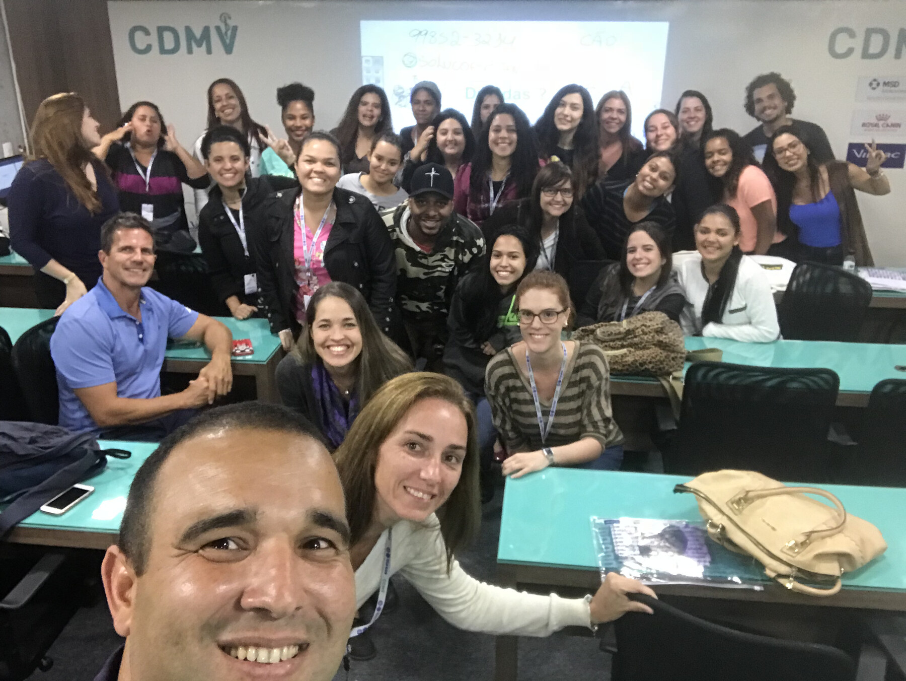 Dr. Rafael com participantes de uma palestra que ele ministrou